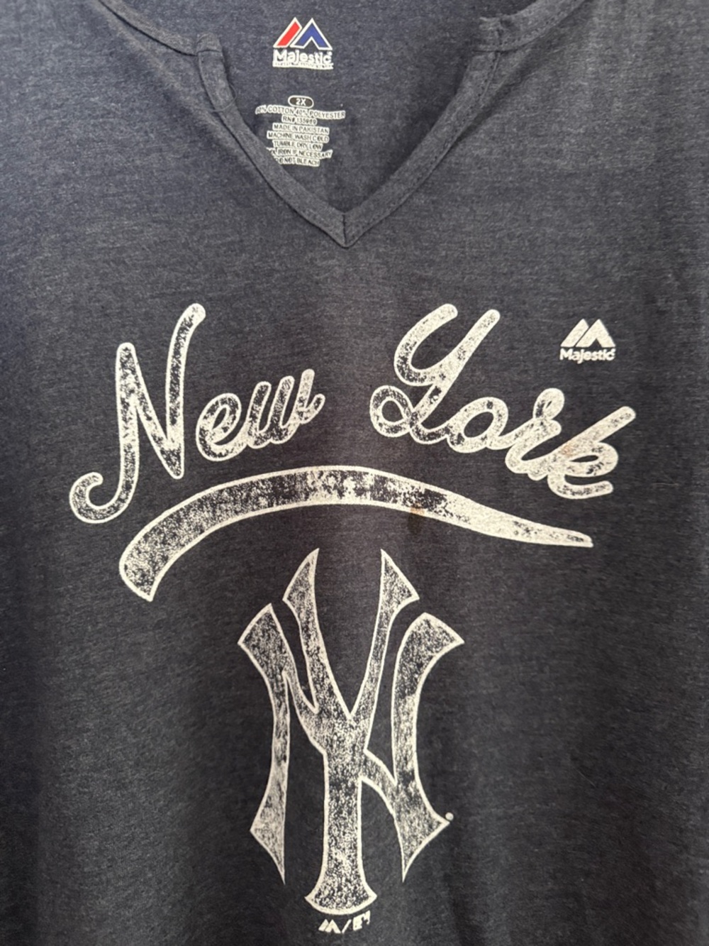 Women's Majestic New York Yankees V-Neck Graphic T-Shirt - Size XL Navy Blue - Picture 5 of 7